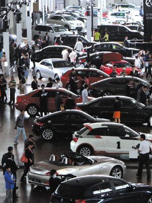 第七屆沈陽(yáng)汽博會(huì)盛大開幕，二手車銷售成新亮點(diǎn)，惠民讓利引爆消費(fèi)熱潮